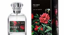 NOU Peony LIFESTYLE, Uroda - Marka NOU tym razem zaprasza nas do ogrodów pełnych przepięknych kwiatów. Nowa linia NOU Flowers to sześć przepięknych zapachów, a tym samym sześć wspaniałych podróży po bajecznych ogrodach.