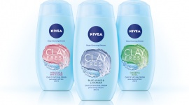 Oczyszczająca moc glinek w nowej linii NIVEA CLAY FRESH LIFESTYLE, Uroda - Wyobraź sobie codzienną kąpiel pod prysznicem, która dzięki glinkom oczyszcza skórę jak nigdy dotąd… Która może stać się przyjemnym rytuałem, a skóra po nim będzie wyjątkowo gładka. A do tego ten zniewalający zapach ziół i kwiatów! Poznaj NIVEA CLAY FRESH!