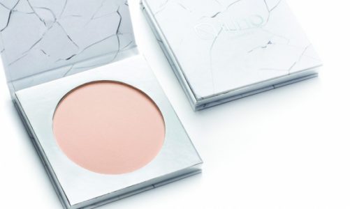 Wegański puder IUNO Cosmetics podstawą idealnego makijażu